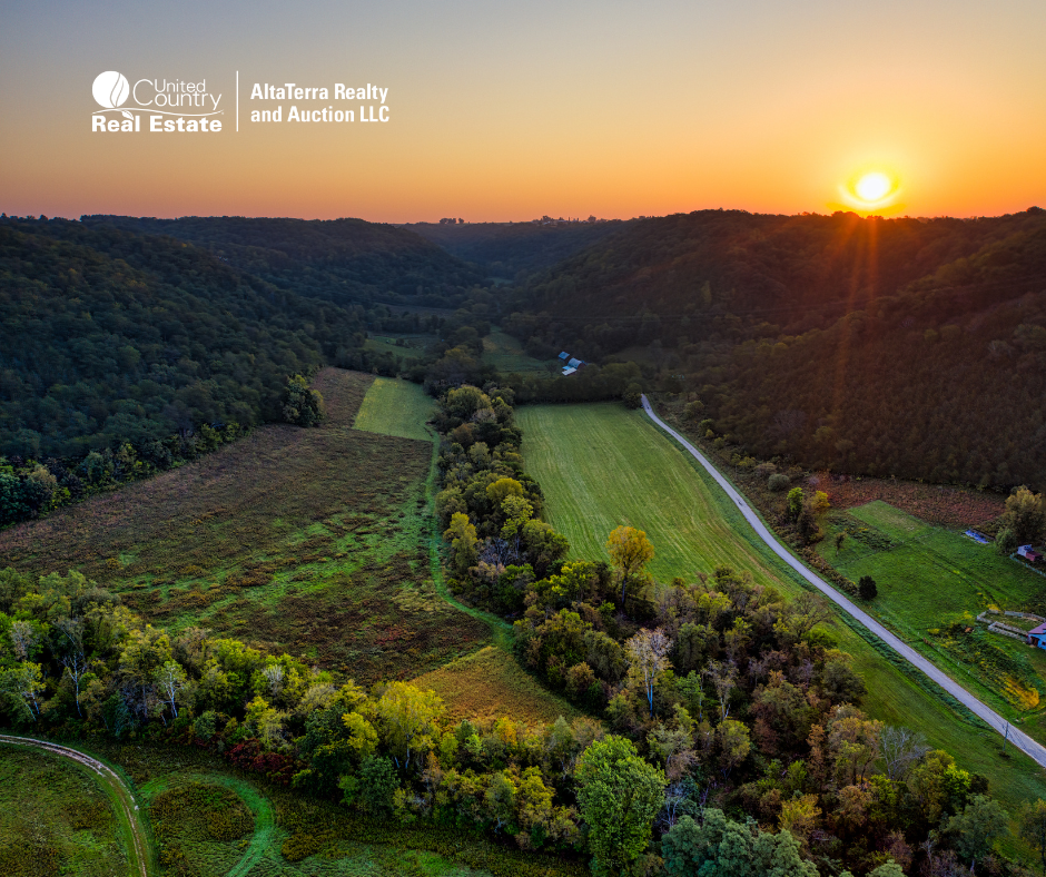 When is the Best Time of Year to Sell Land? 3 Factors to Consider